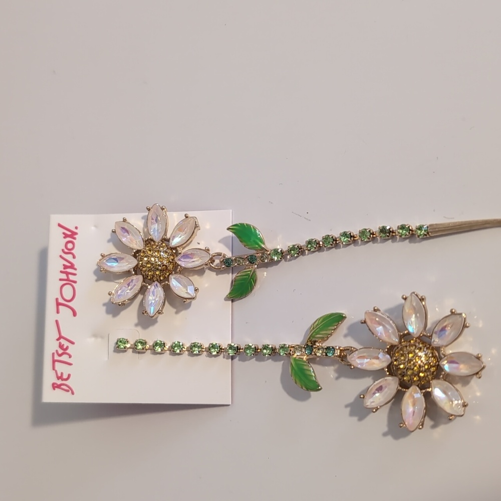 NWT Betsey Johnson Dazzling Daisy Drop Earrings